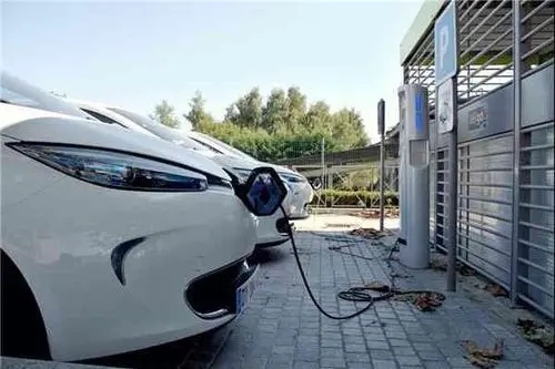雨天汽車充電樁安全充電一定要注意